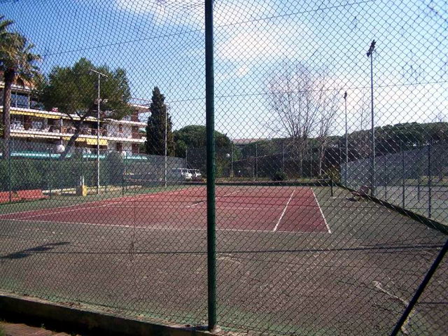 Pistas de tenis de los apartamentos TORREON de Gavà Mar